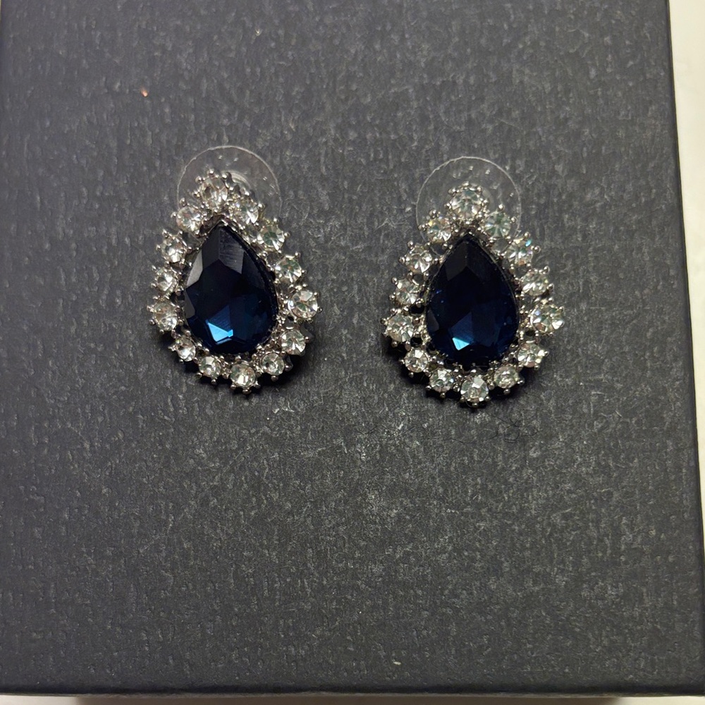 Vintage tear drop sapphire with clear rhinestones on the outside earrings